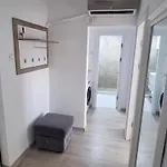 Elias Luxury *